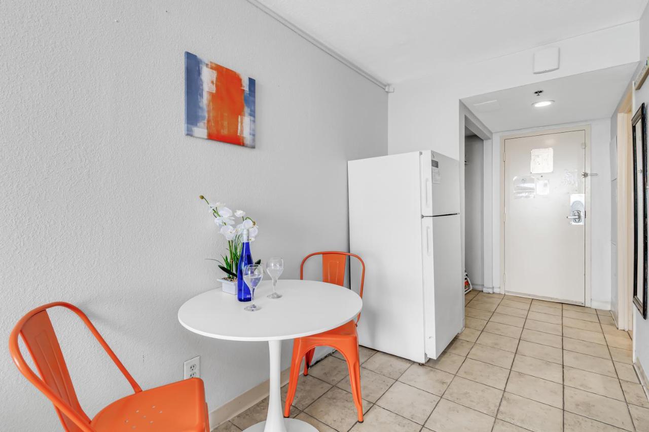 Beachfront Romantic Studio Escape W Perfect View 1212 Миртл-Бич Экстерьер фото